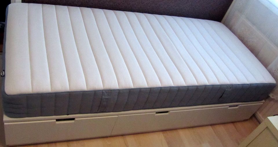 Ikean Nordli sänky ja patja