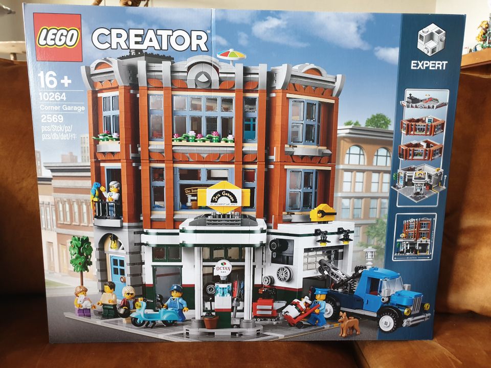 Lego Corner Garage 10264