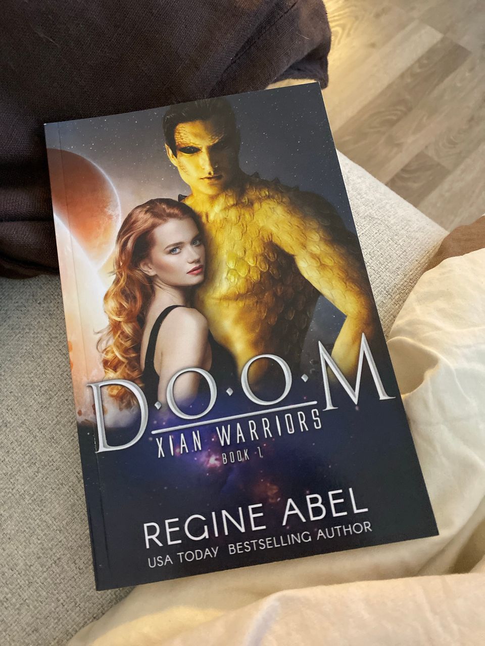 Alien romance, Doom, Regine Abel