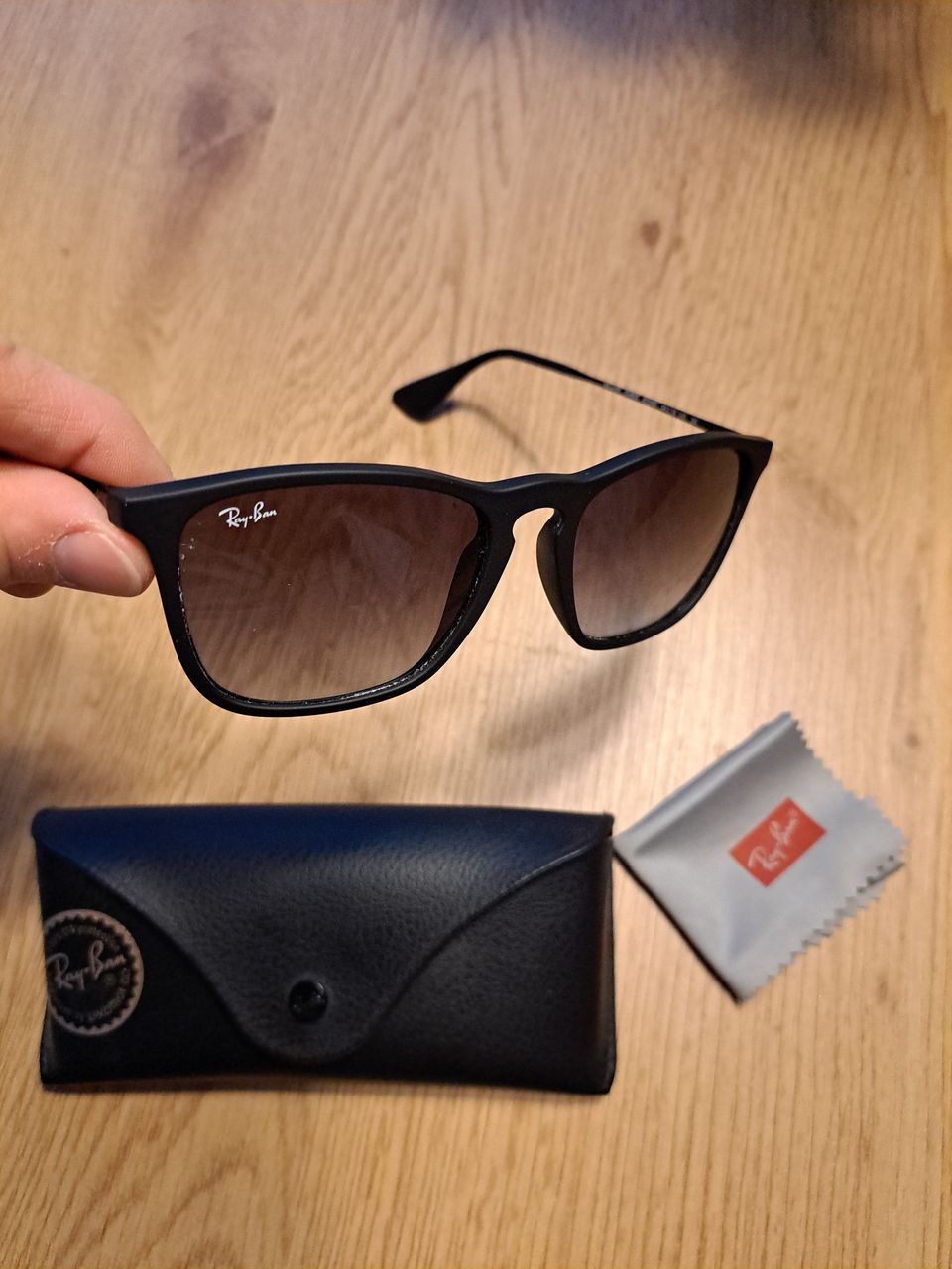 Miesten aidot mustat Ray ban aurinkolasit