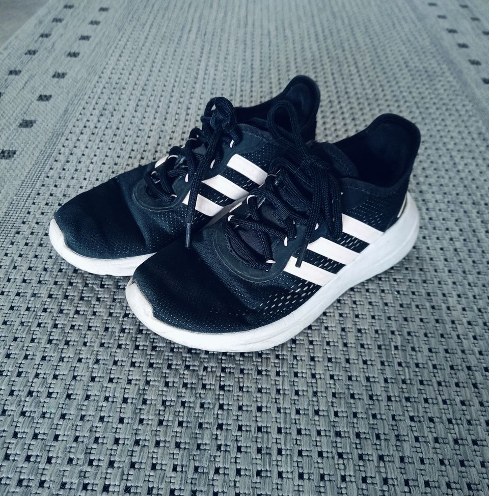 Adidas kengät 38