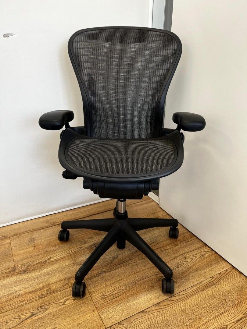 Herman Miller Aeron Full Option Tuxedo, Incl Lumbar