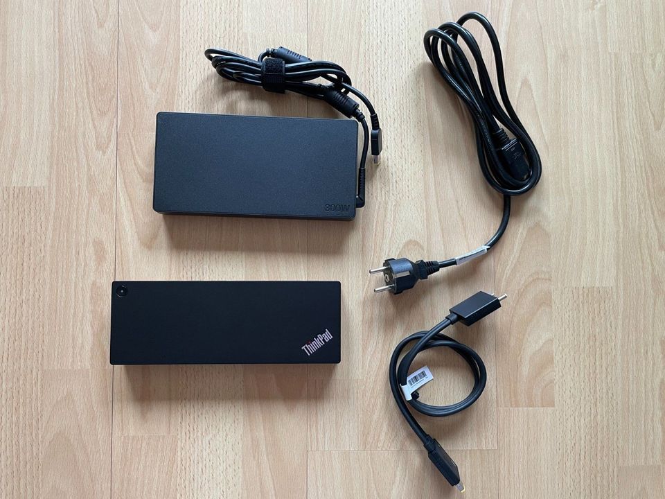 Lenovo ThinkPad Thunderbolt 4 WorkStation Dock - Port Replicator