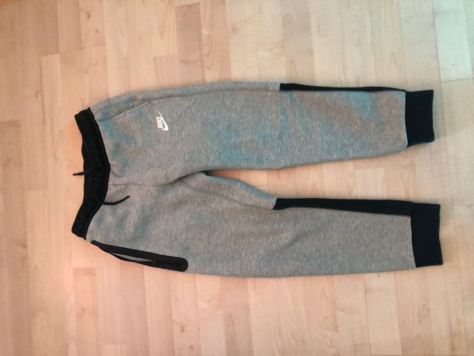 Nike tech fleece housut