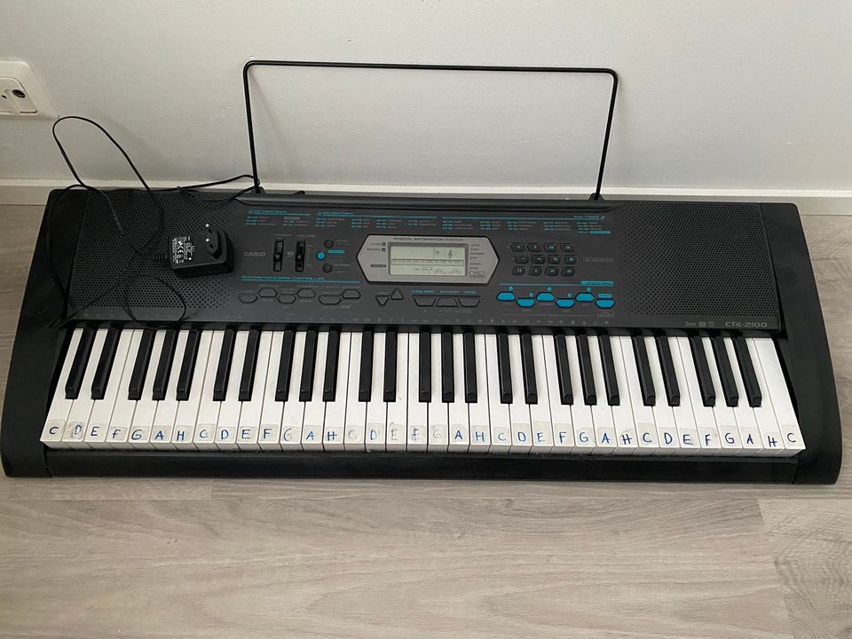 Casio CTK-2100 sähköpiano