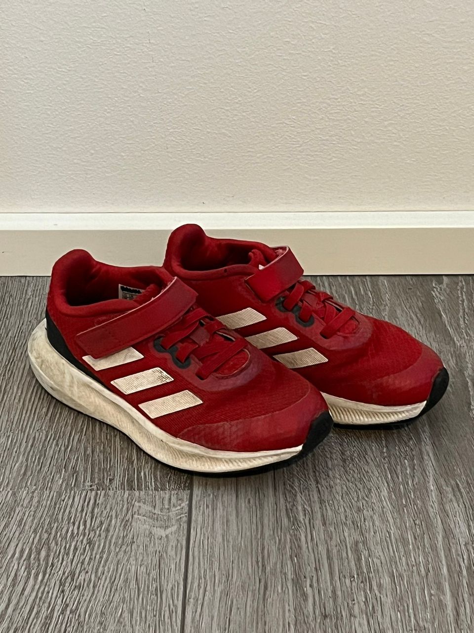 Adidas-lenkkarit, koko 30