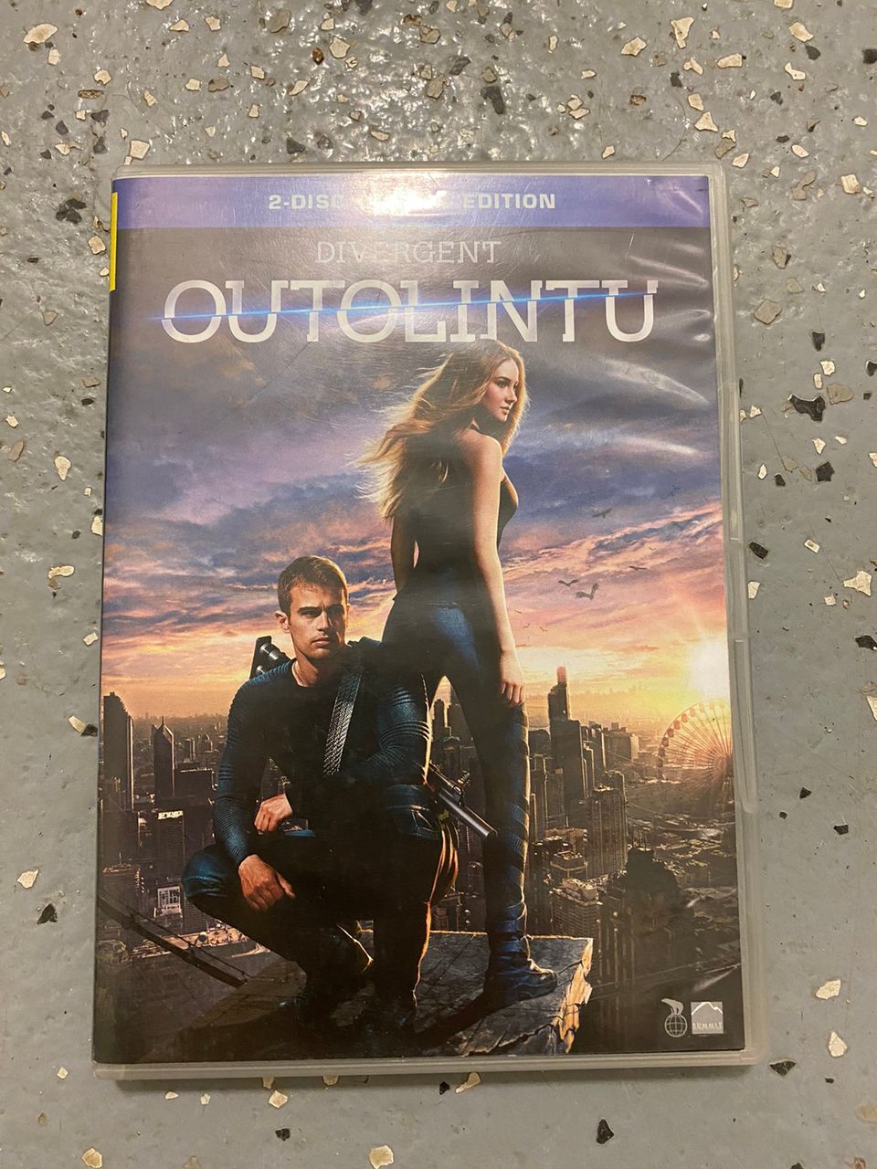 Outolintu dvd