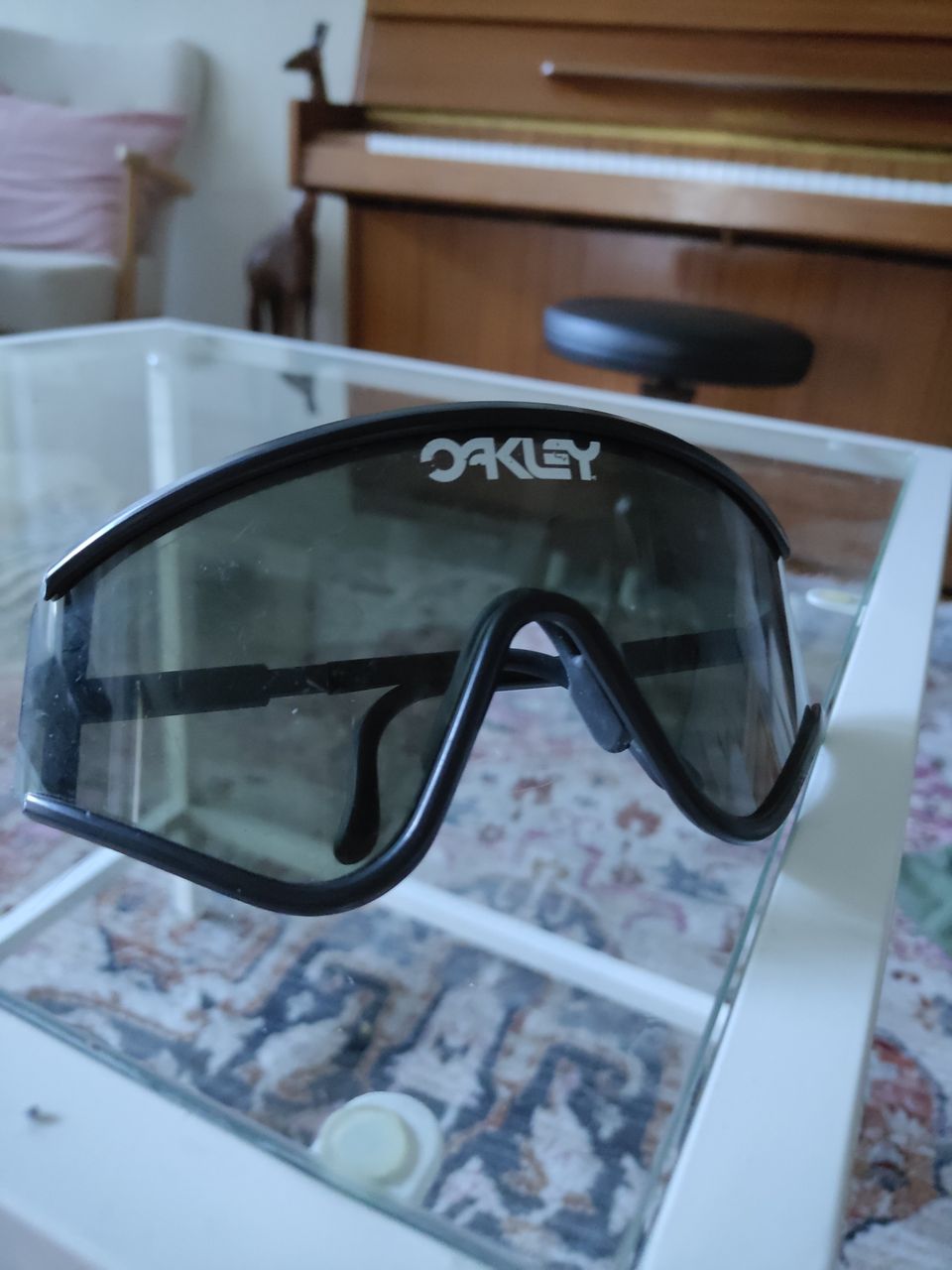 Oakley retro lasit
