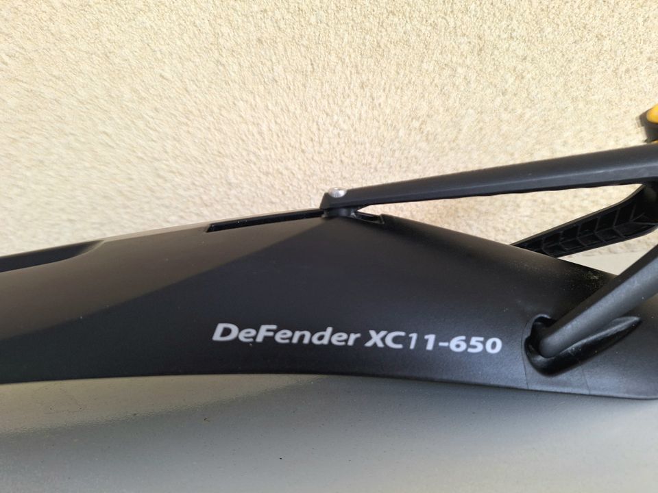 Takalokasuoja Defender Xc11 - 650
