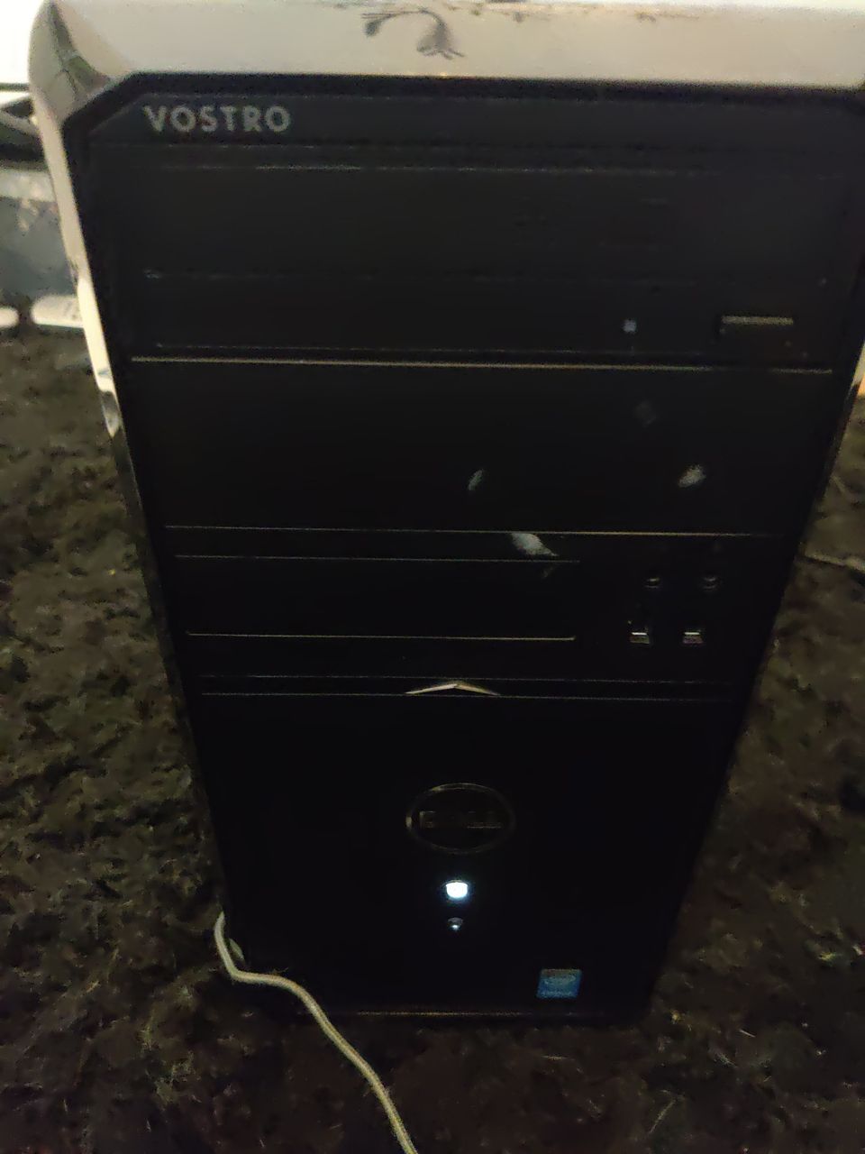 HP Vostro 3900 + hiiri ja näppäimistö