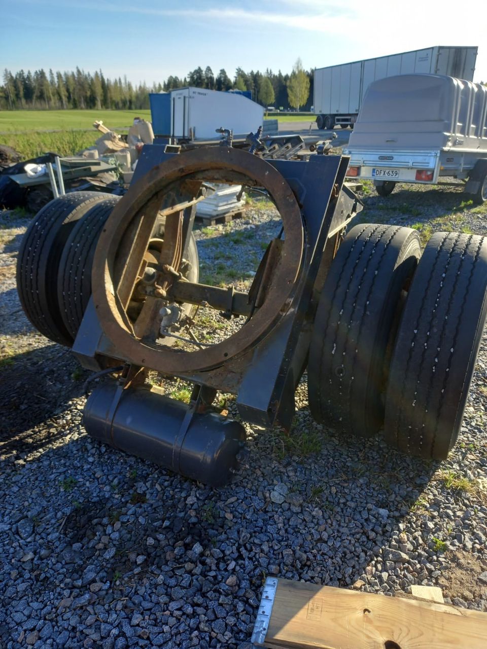 Rekan perävaunun aksila