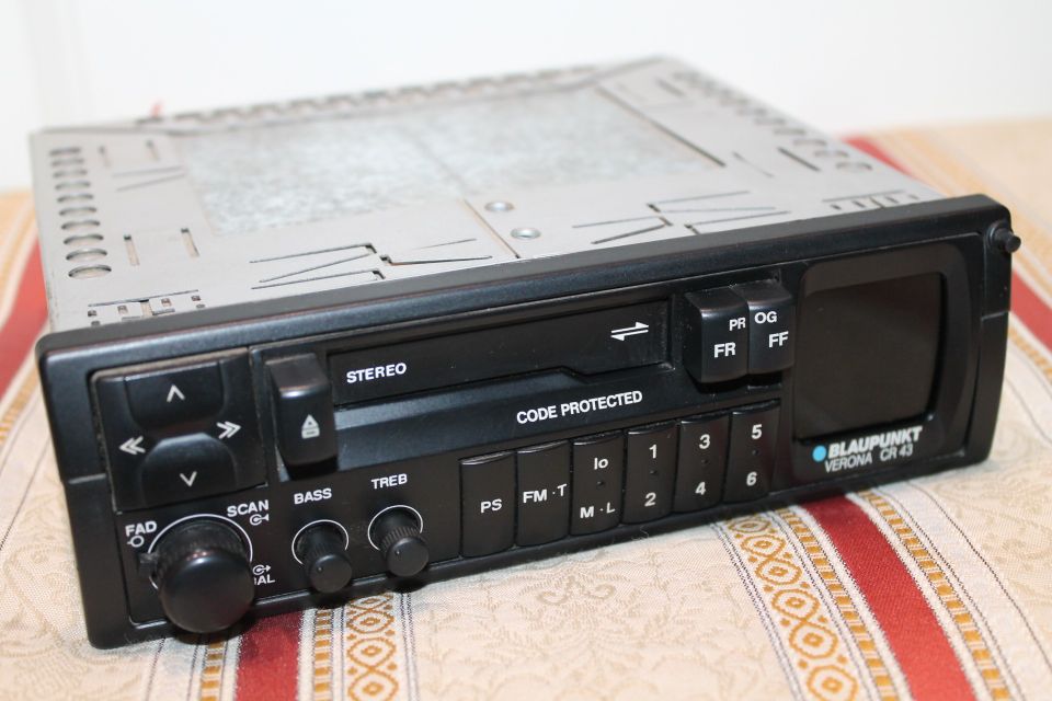 90-luku Blaupunkt CR34 autostereot autoradio kasettisoitin vintage soitin