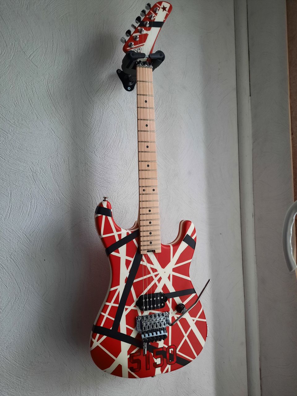 Evh striped Red 5150 kitara