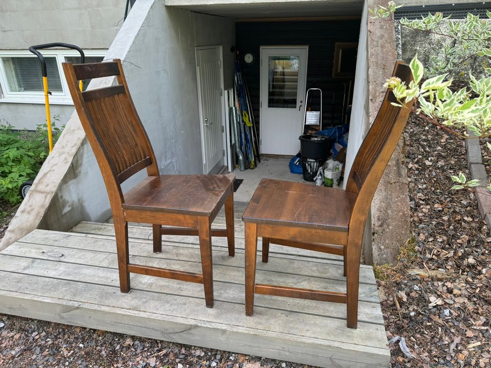 2 Ikean tuolia
