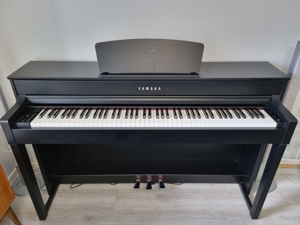 Yamaha Clavinova CLP-535B digitaalipiano