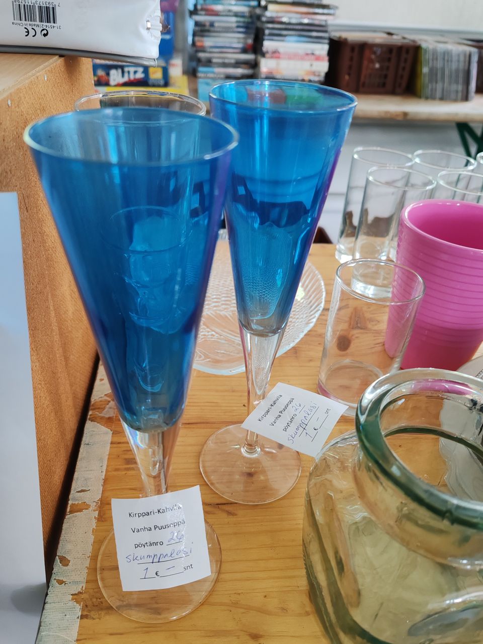 2 kpl sinisiä skumppa laseja
