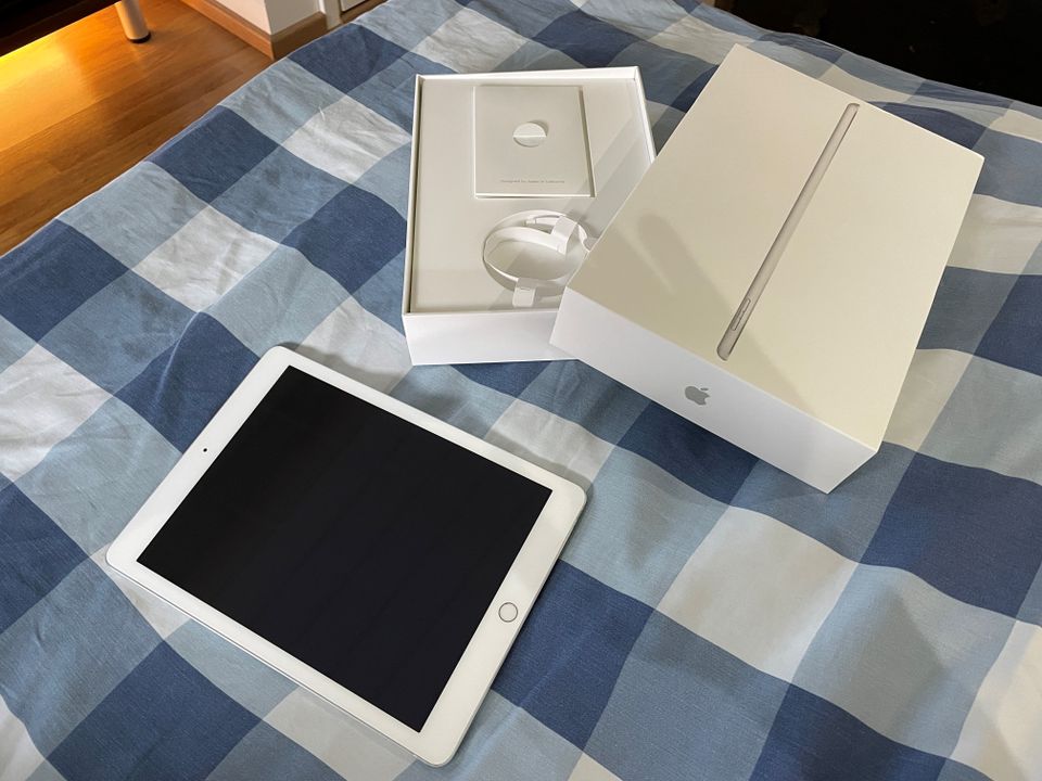 iPad Wi-Fi 32GB Silver (A1822)