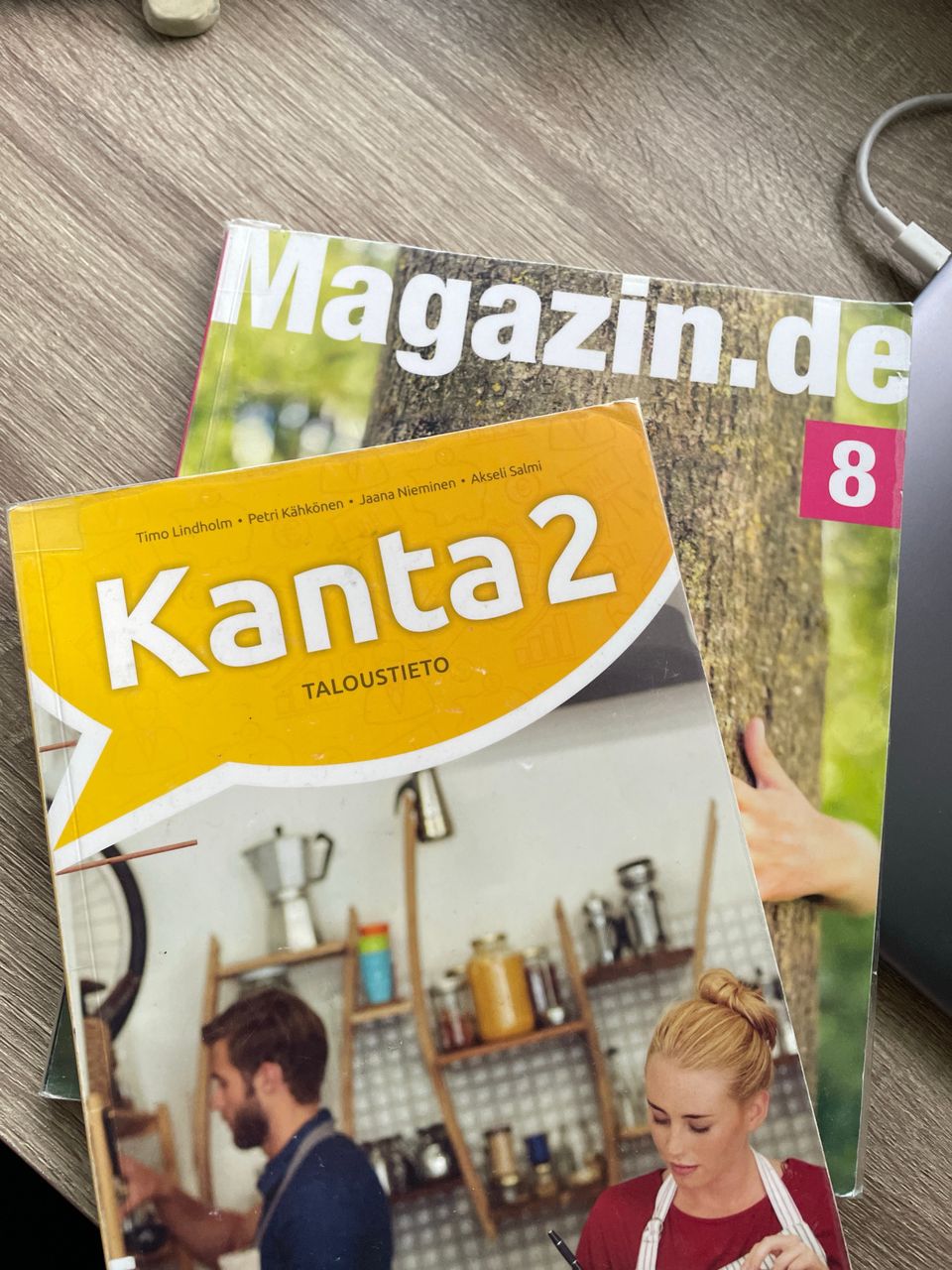 Kanta 2, Magazin.de 8