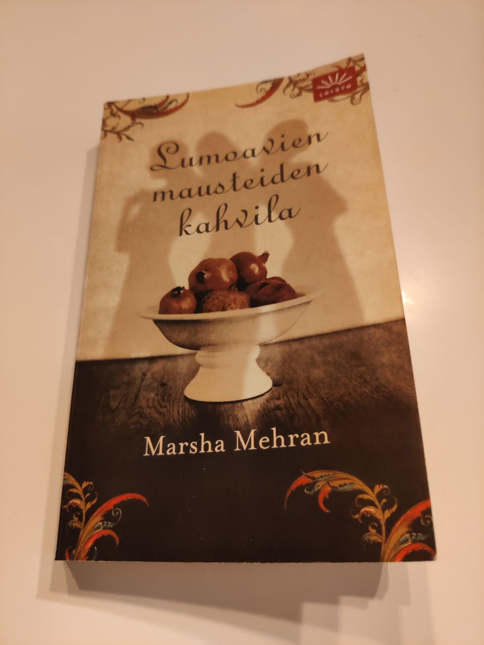 Marsha Mehran Lumoavien mausteiden kahvila