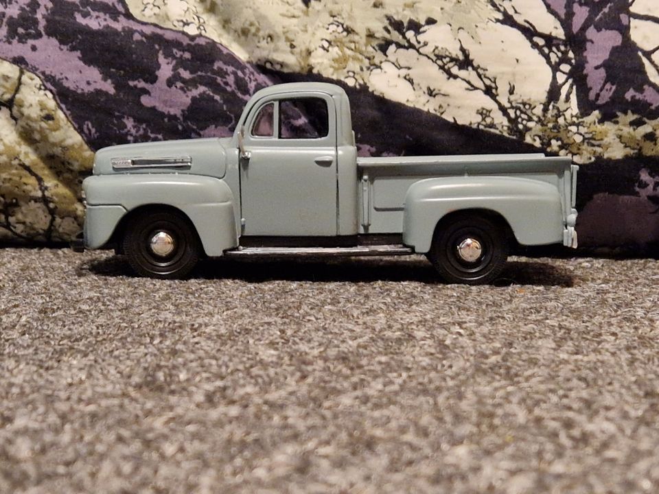 Maisto Ford F1 Pick-Up (1948) 1/25