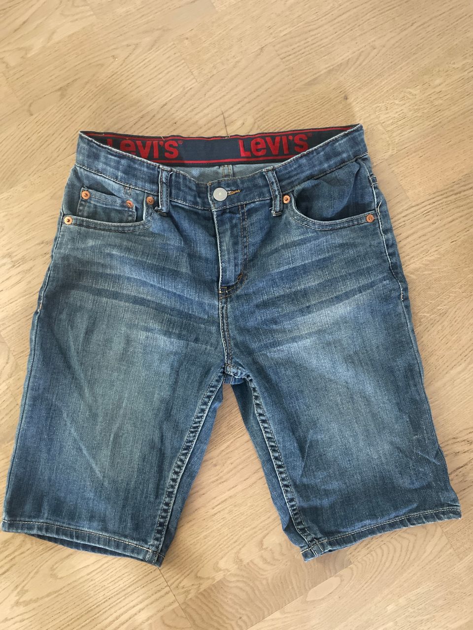 Levi’s farkkushortsit koko 164