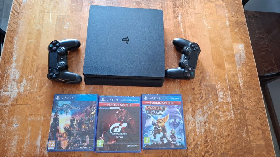 Ps 4 slim + kolme peliä