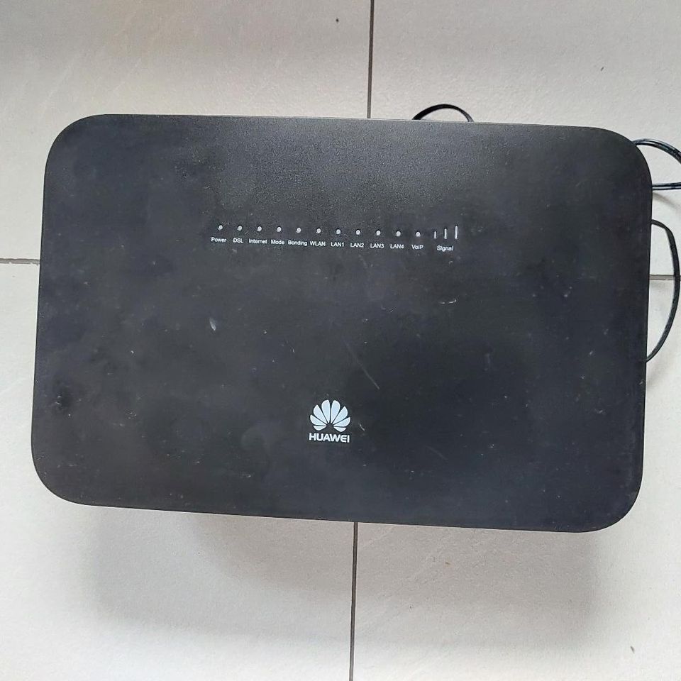 Huawei DN9245W hybdidimodeemi (4G + VDSL2)