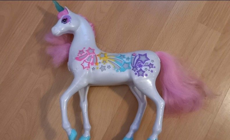 Barbie Dreamtopia hevonen