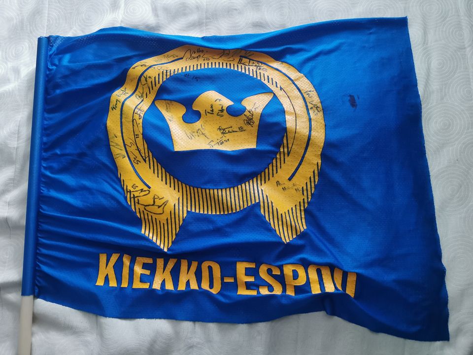 Vanha Kiekko-Espoo fanilippu nimmareilla