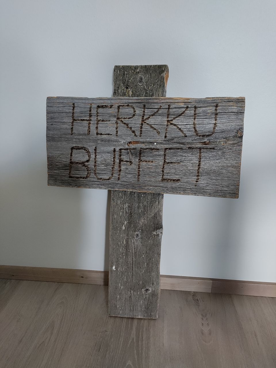 Herkkubuffet-kyltti