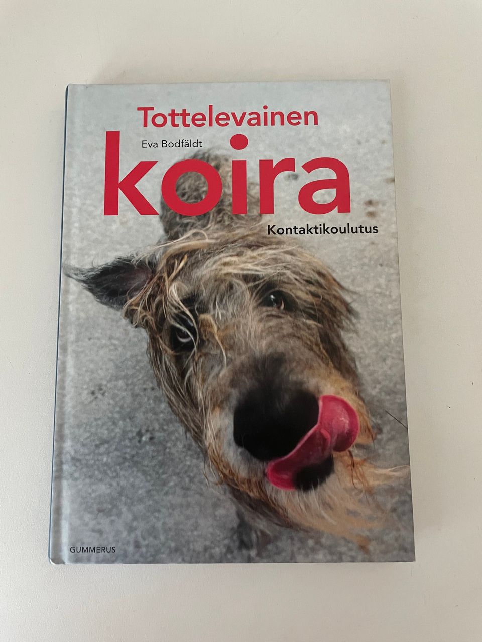 Tottelevainen koira kirja