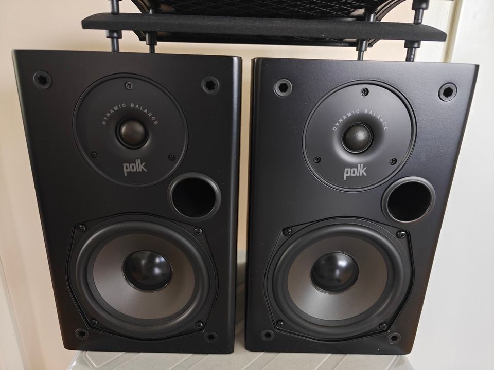 Polk Audio T15 hyllykaiuttimet