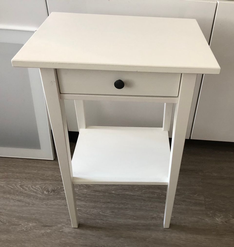 Ikea Hemnes yöpöytä / apupöytä