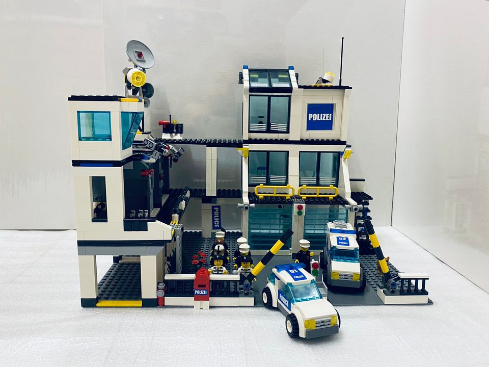 Lego City 7744 - Police Headquarters
