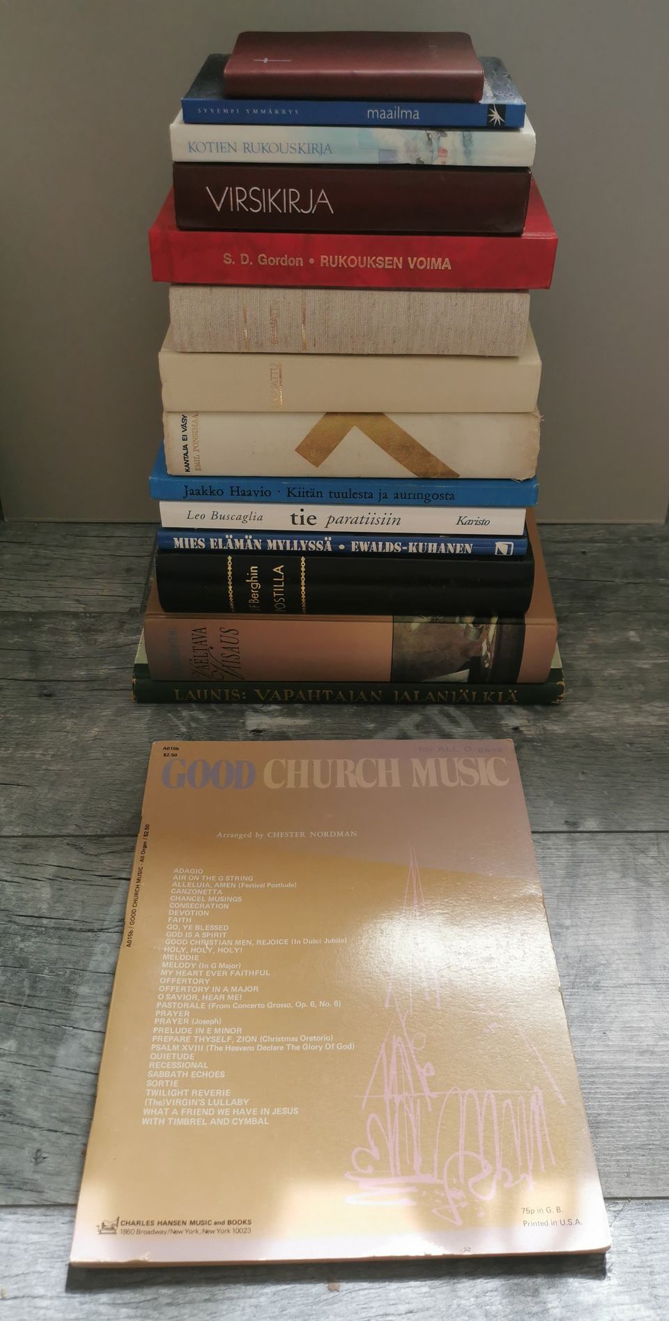 Uskonnollisia / Hengellisiä kirjoja