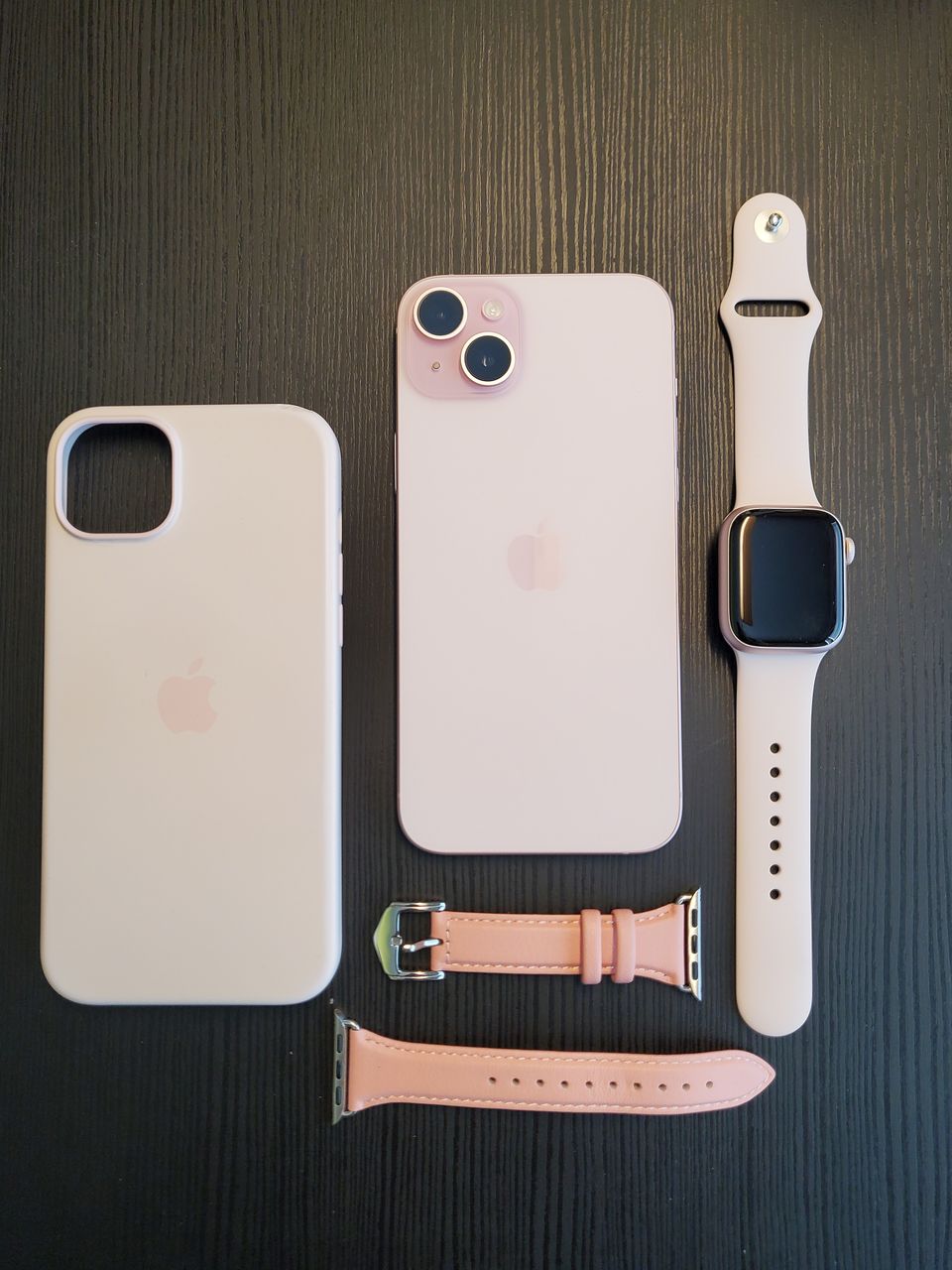iPhone 15 Plus sekä Apple Watch 9