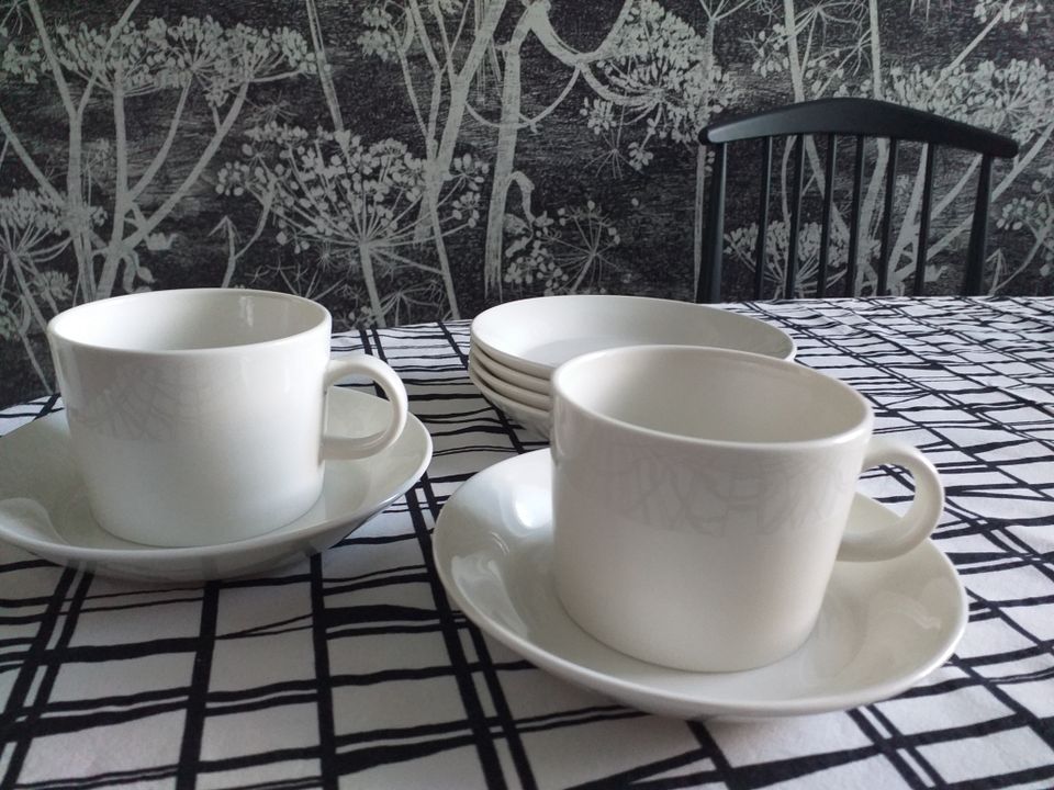 Arabian Teema-sarjan valkoiset kahvikupit 2kpl + 6kpl tasseja+ kermanekka