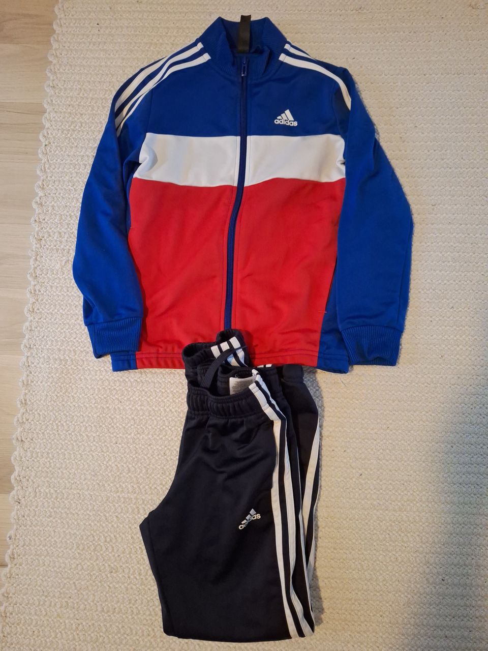 Adidas verkkapuku