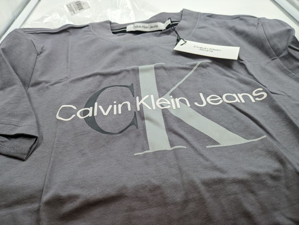 Calvi Klein Jeans - uusi t-paita