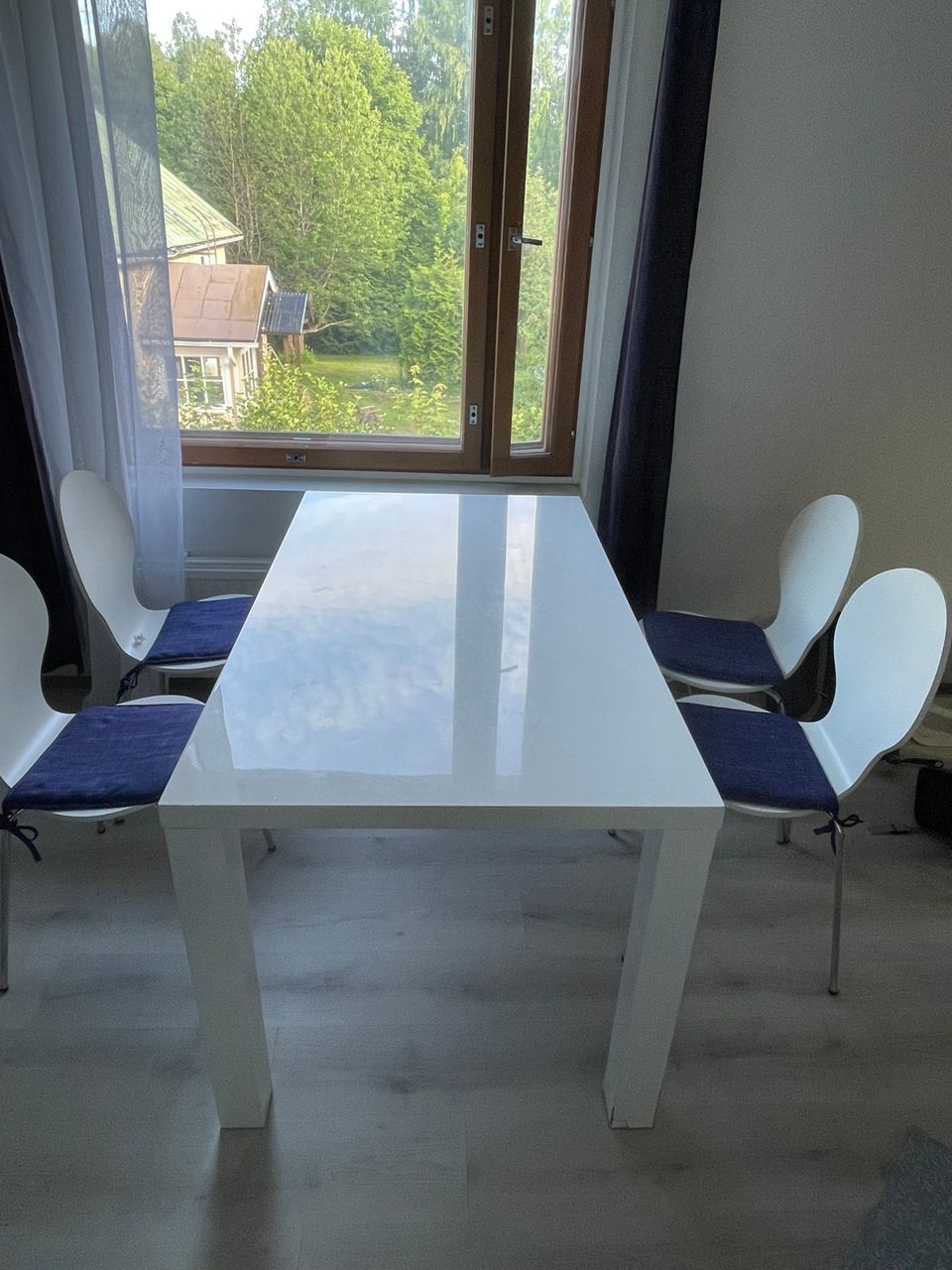 Dining table +chairs / ruokapöytä + 4x tuolit