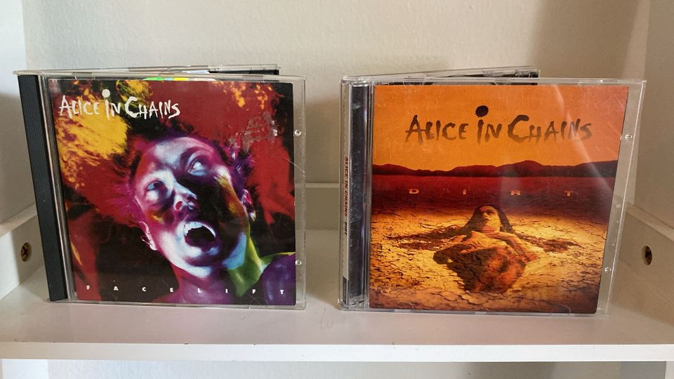 Myydään Amorphiksen, Alice In Chainsin, Primuksen ja Dream Theaterin levyjä
