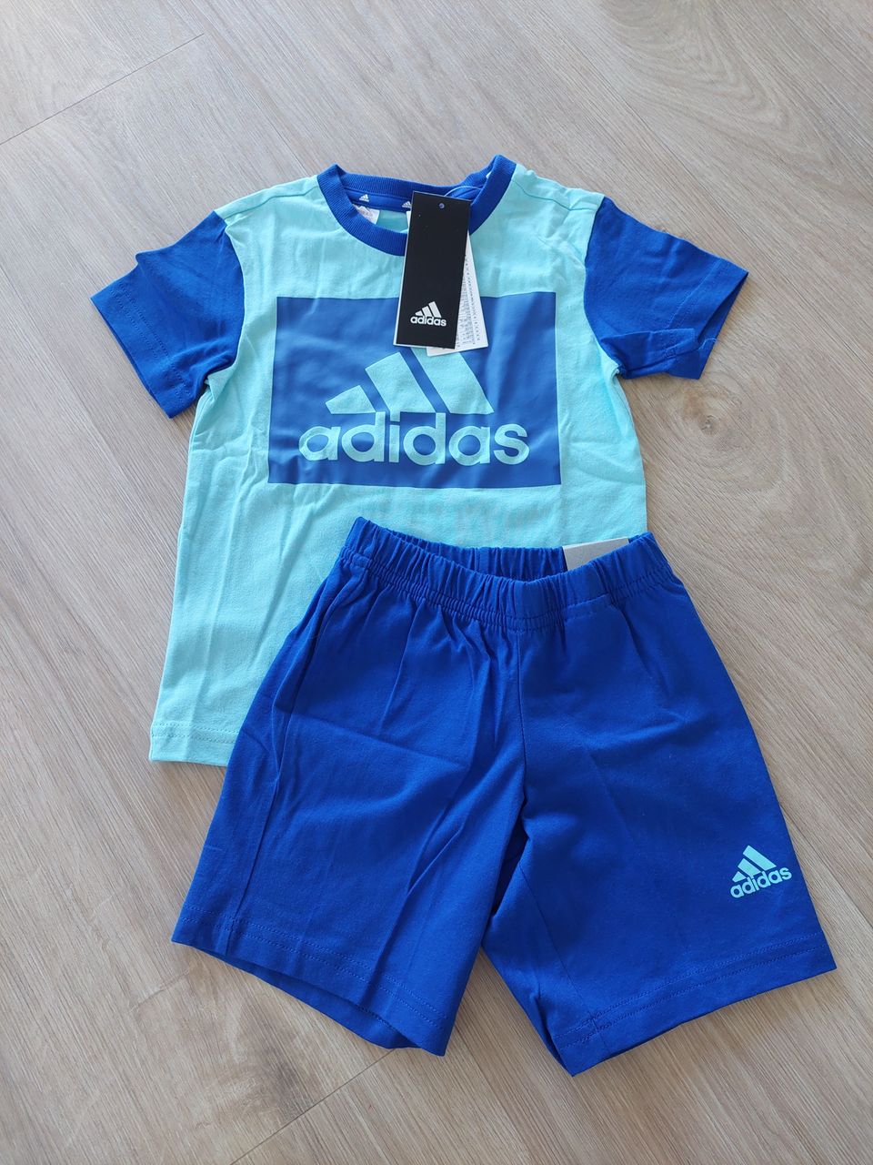 Adidas sortsiasu 92 cm UUSI