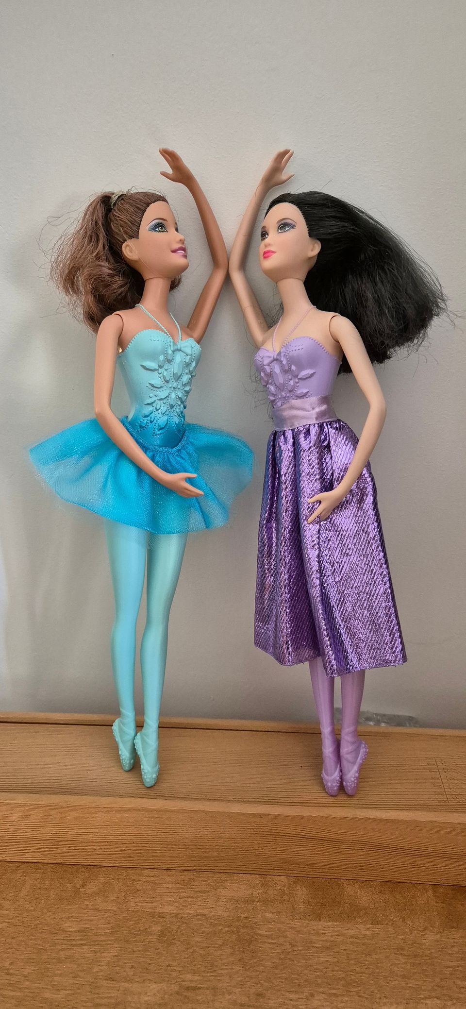 2 Ballerina Barbie-nukkea