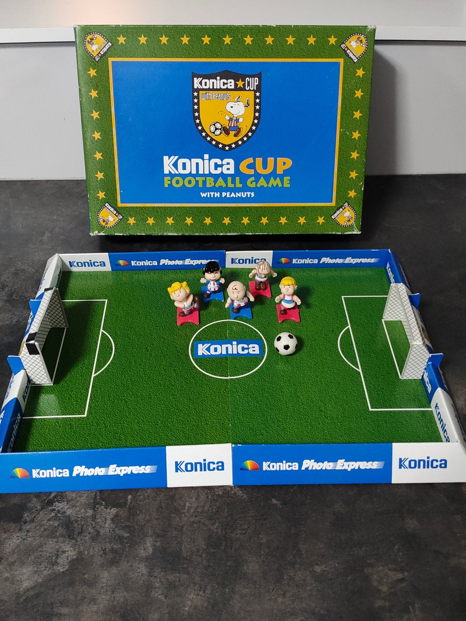Konica Cup football game with Peanuts (Tenavat)