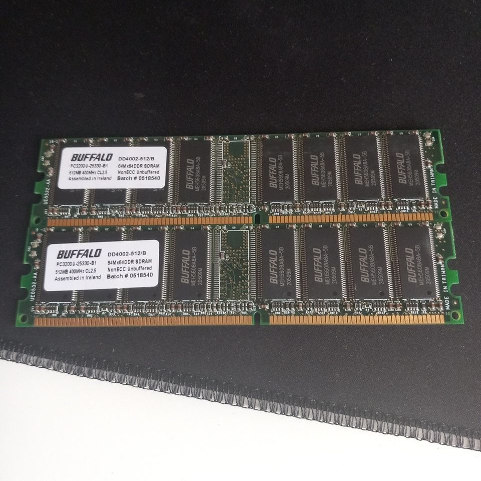 2 kpl Buffalo PC3200U 512MB 400MHz CL2.5 RAM-muistitikku