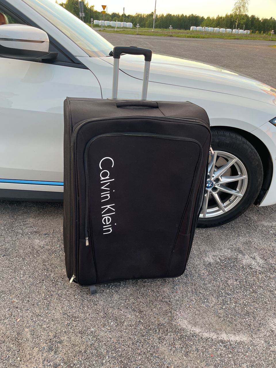 Hyväkuntoinen Calvin Klein matkalaukku