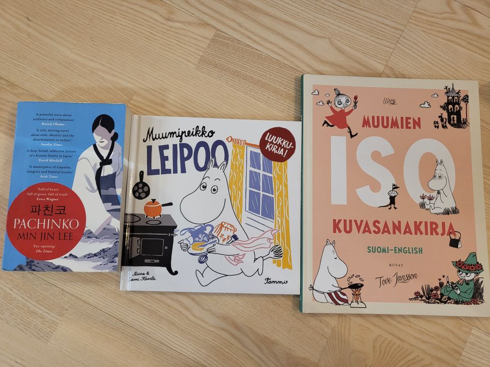 Books(Pachinko, Muumineikko Leipoo, Muumien Iso Kuvasanakirja)
