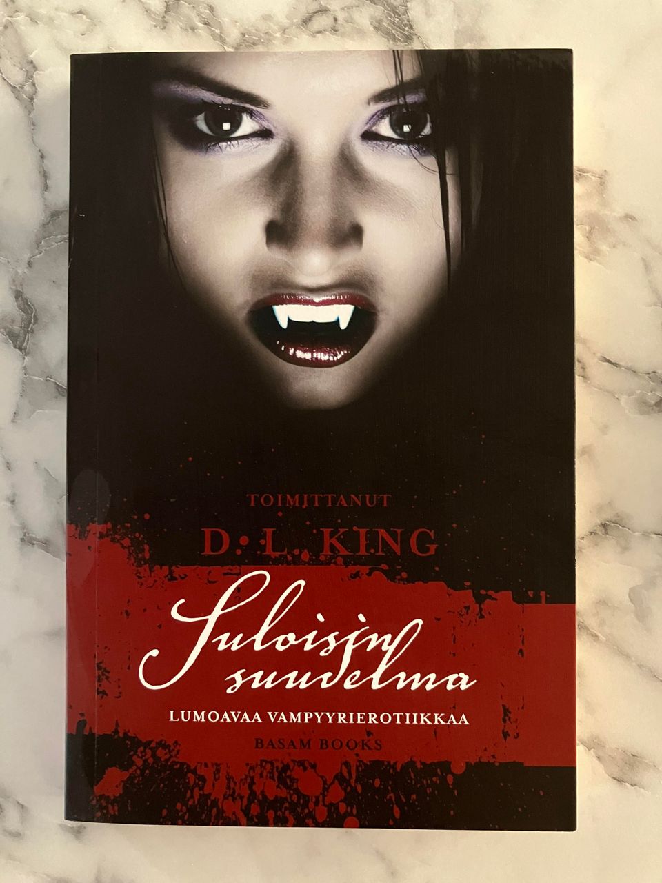 D. L. King : Suloisin suudelma - lumoavaa vampyyrierotiikkaa