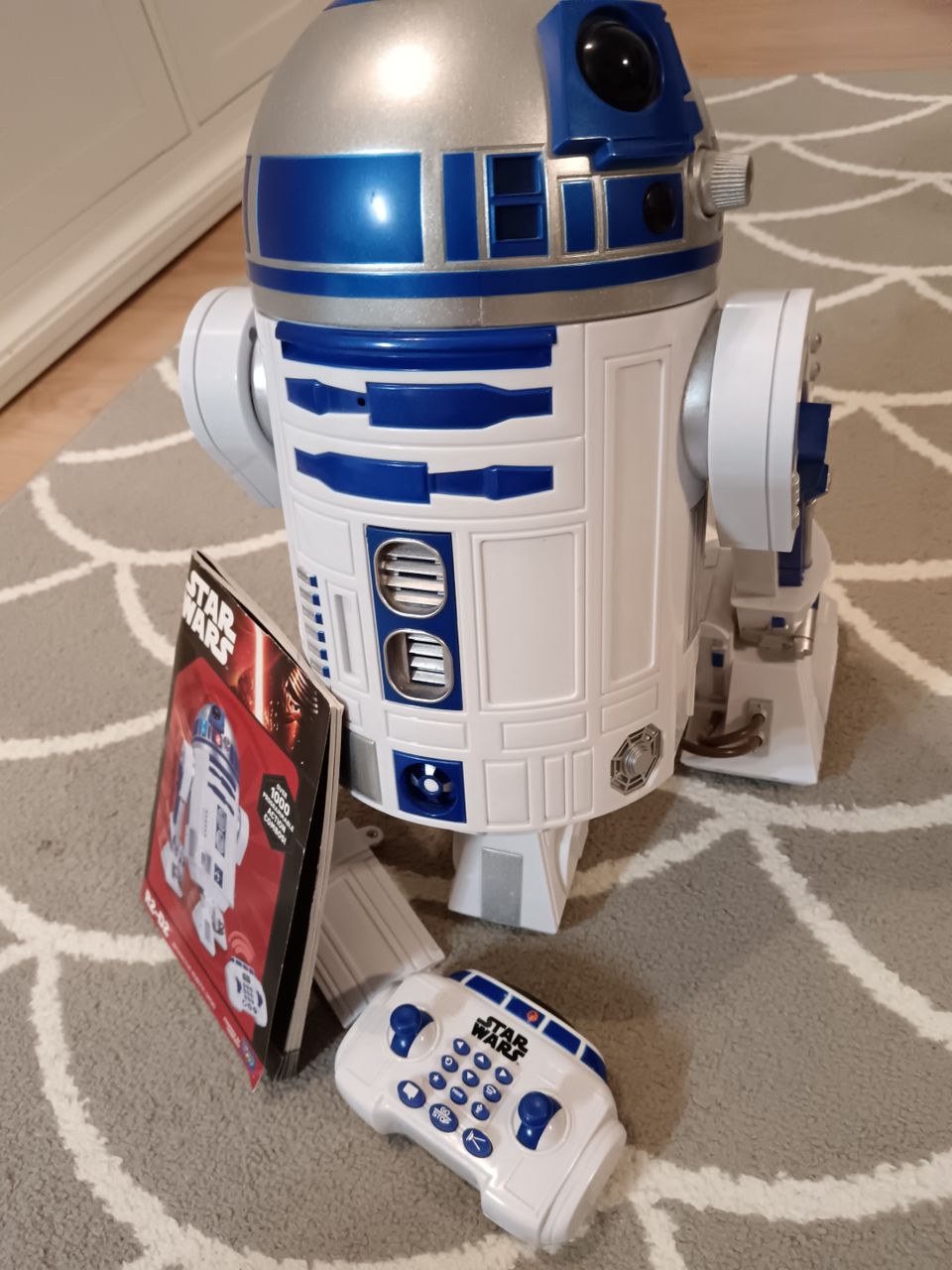 R2-D2 radio-ohjattava robotti