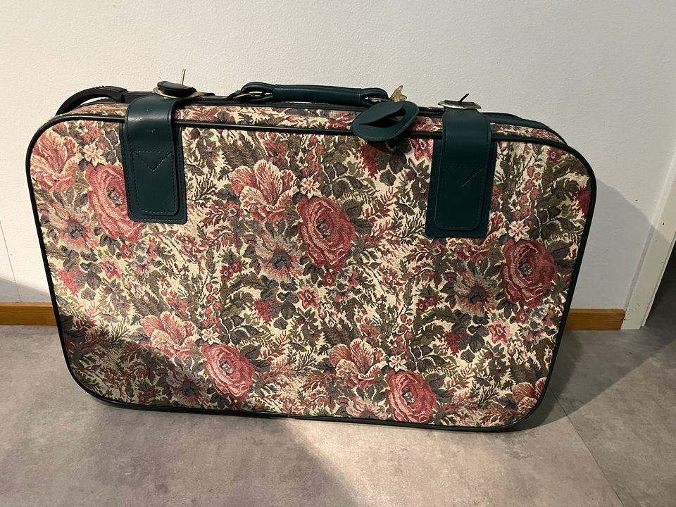 Retro matkalaukku kukkakuvio